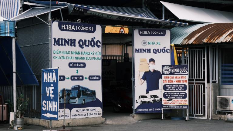 Khách hàng cũng có thể đến trực tiếp các đại lý và bến xe để mua vé Nhà Xe Minh Quốc