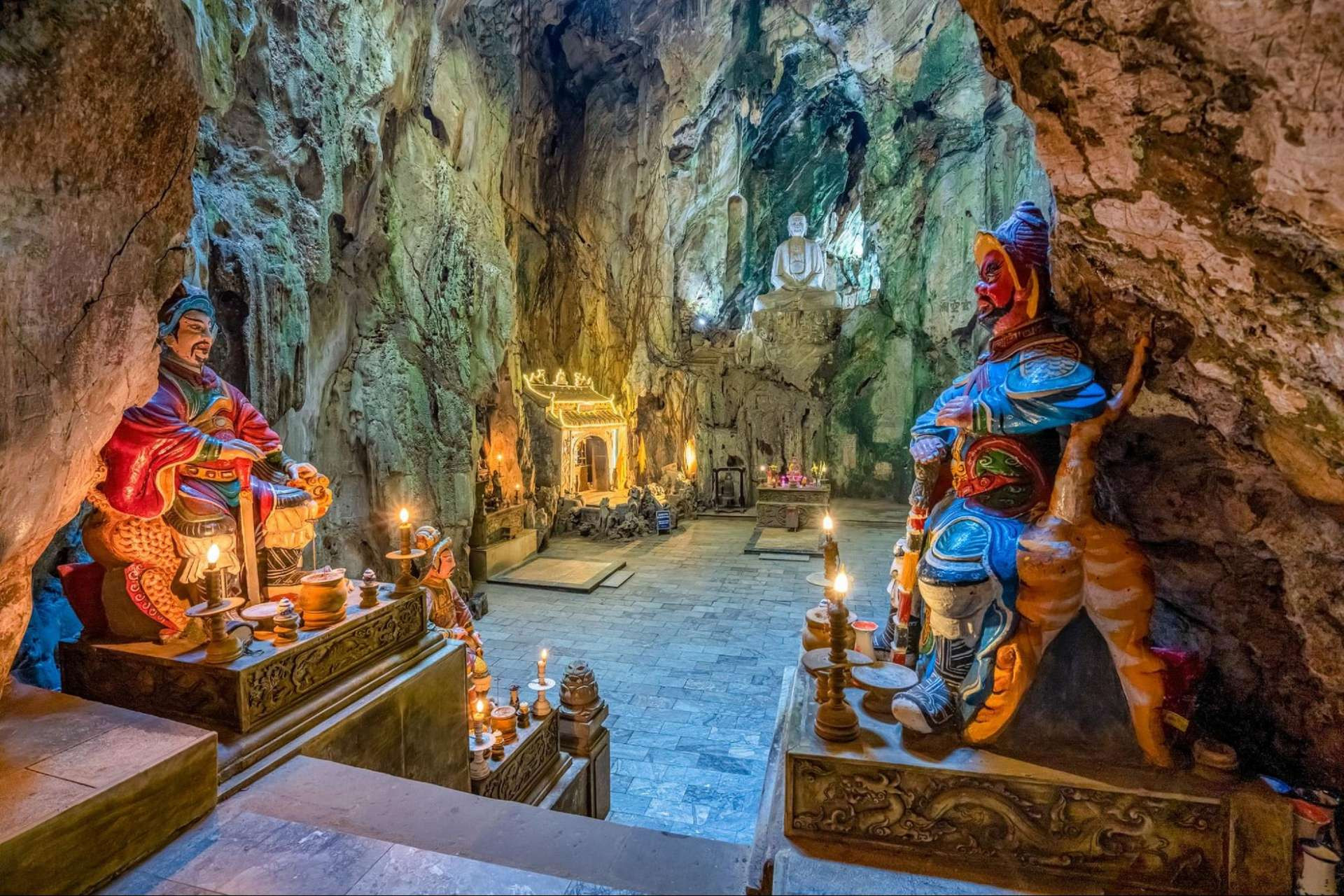 Khám phá cảnh quan hùng vĩ bên trong động tại danh thắng Ngũ Hành Sơn Đà Nẵng