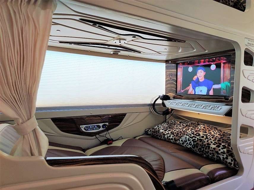 Khoang giường phòng riêng tư trên xe Limousine 22 chỗ cao cấp của hãng xe Phương Nam