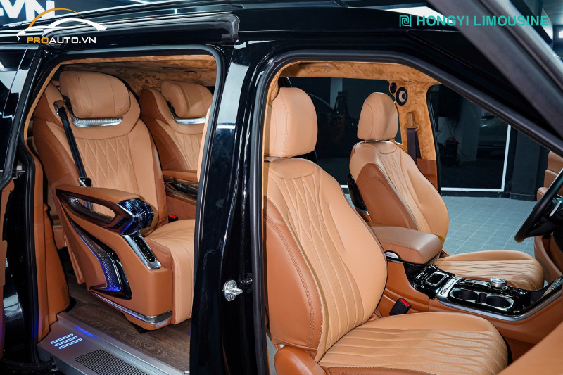 Khoang hành khách rộng rãi của xe Limousine