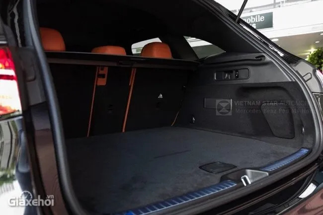 Khoang hành lý Mercedes-Benz GLC 200 4Matic 2025