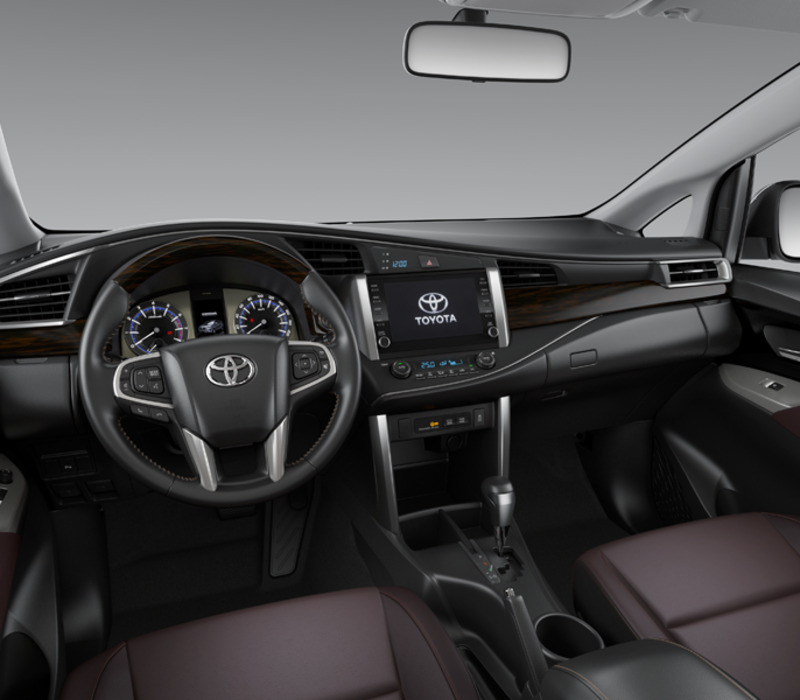 Khoang lái rộng rãi và tiện nghi của Toyota Innova 2022