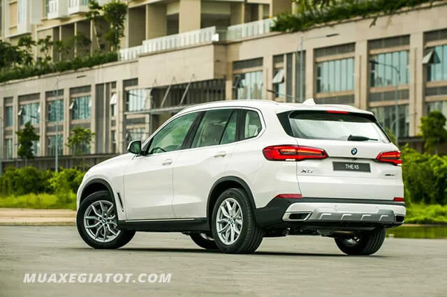 Khoang lái sang trọng và công nghệ của BMW X5 7 chỗ