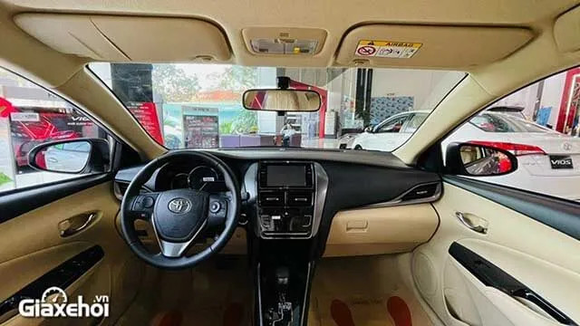 Khoang nội thất đơn giản và bền bỉ của Toyota Vios 2022