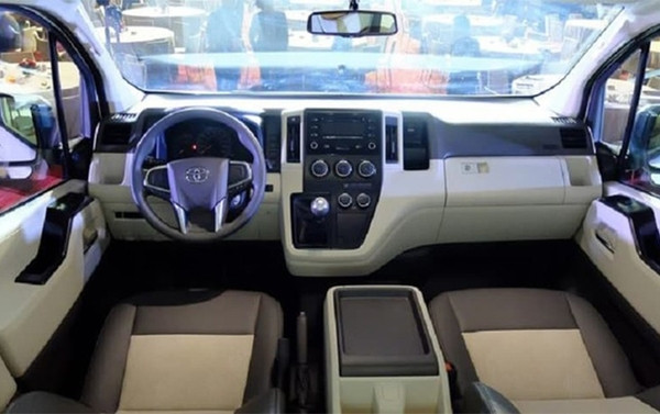 Khoang nội thất và taplo xe Toyota Hiace