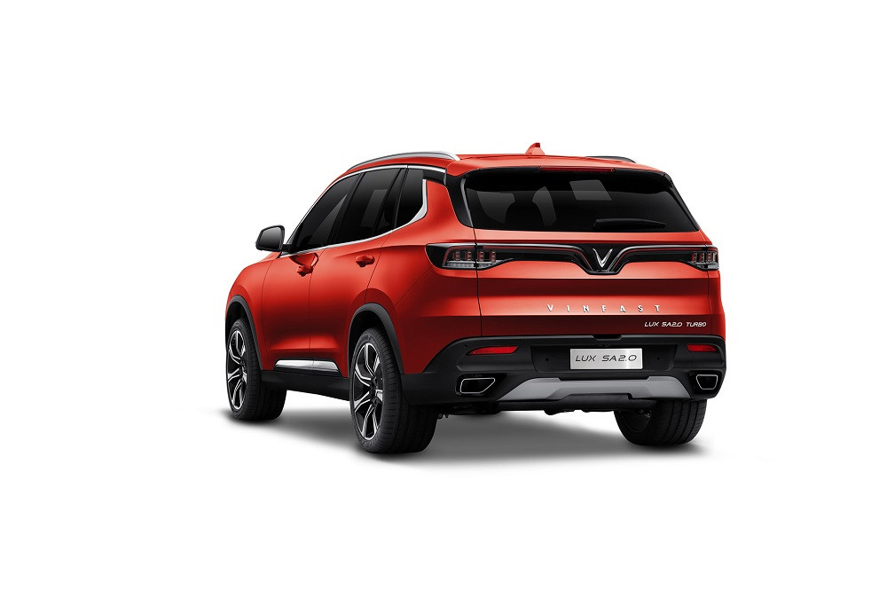 Khoảng sáng gầm cao giúp xe SUV vượt địa hình dễ dàng