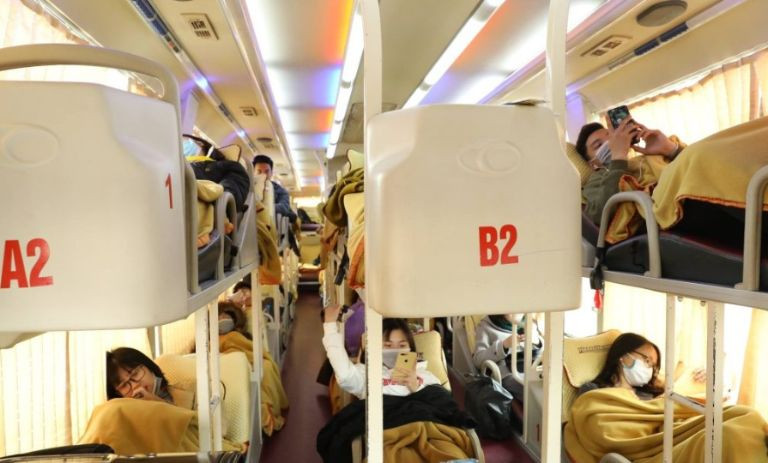 Không gian bên trong xe Hoàng Long sạch sẽ, thoáng mát