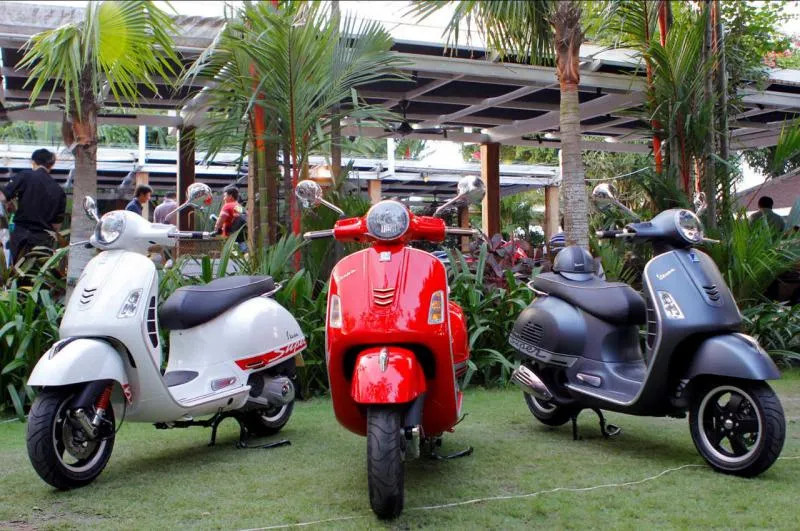 Không gian cốp chứa đồ tiện lợi trên xe Vespa GTS Super 125