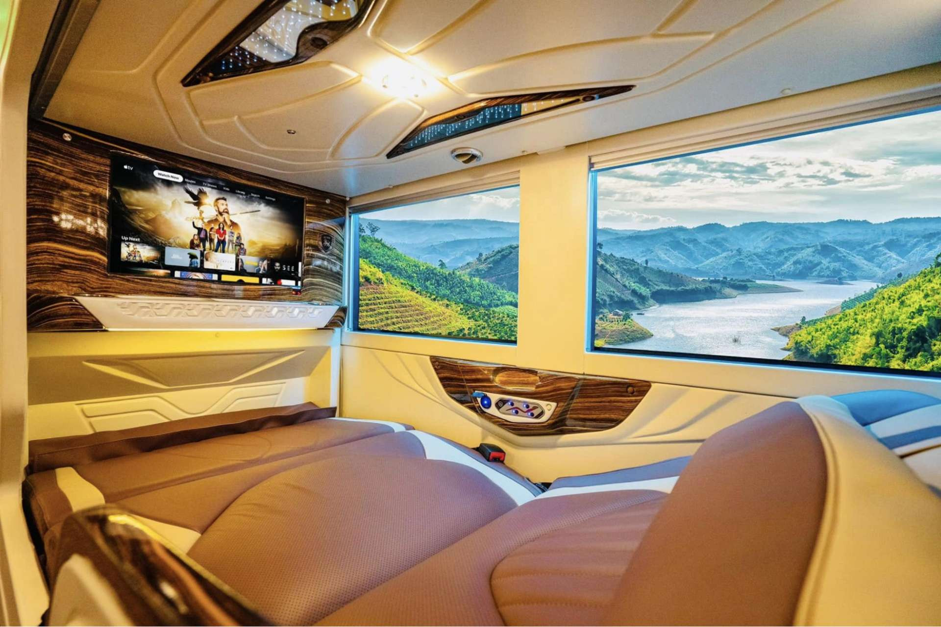Không gian giường phòng xe limousine Sài Gòn đi Quy Nhơn