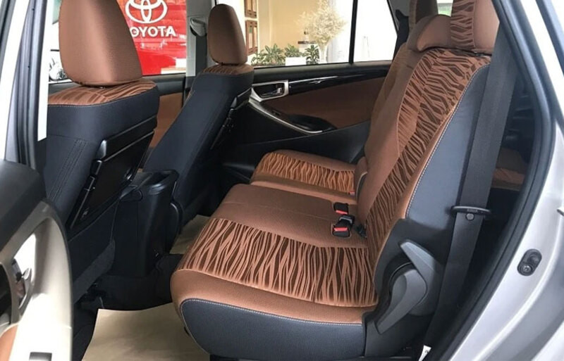 Không gian khoang hành khách rộng rãi trên Toyota Innova 2022