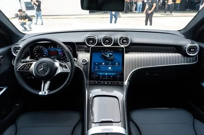 Không gian nội thất Mercedes-Benz GLC 200 4Matic 2025