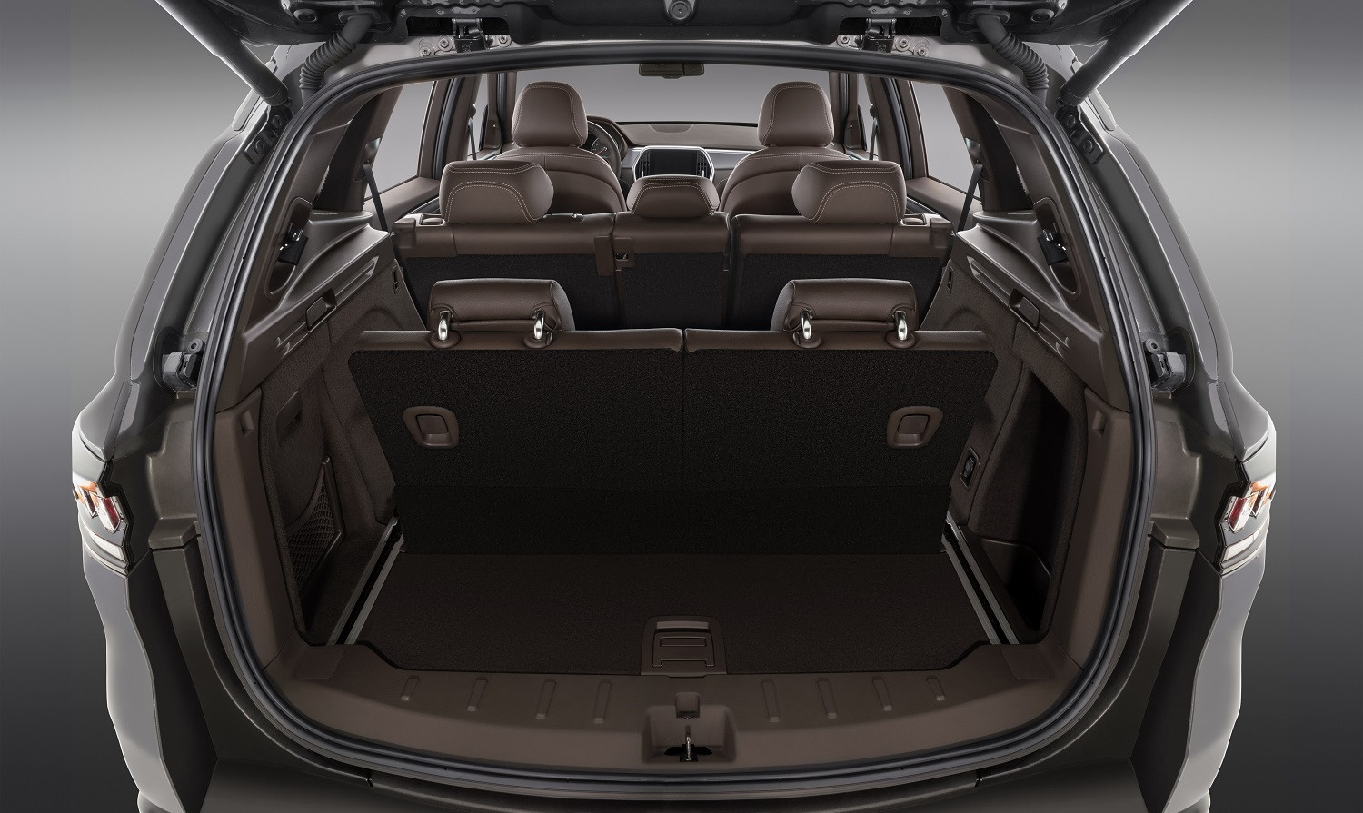 Không gian nội thất rộng rãi của xe SUV 7 chỗ
