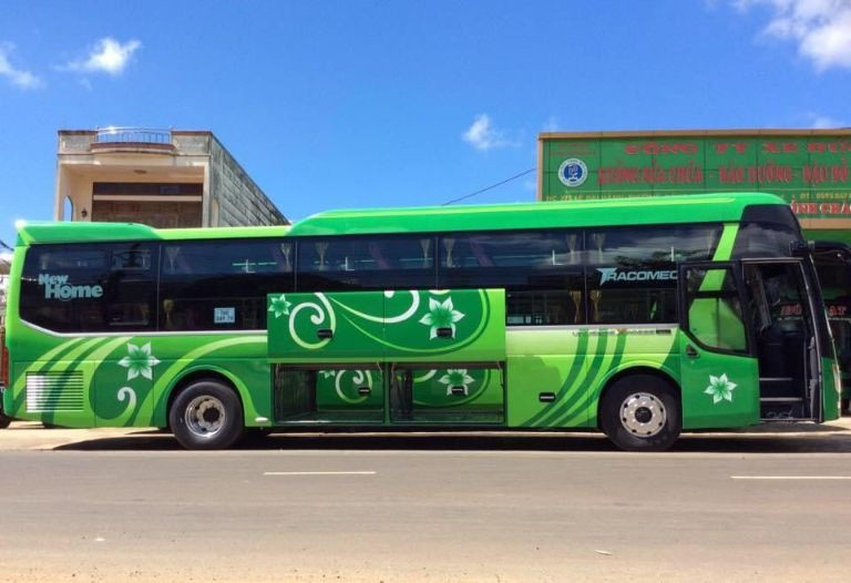 Không gian nội thất tiện nghi với giường bọc da cao cấp của nhà xe Đức Đạt