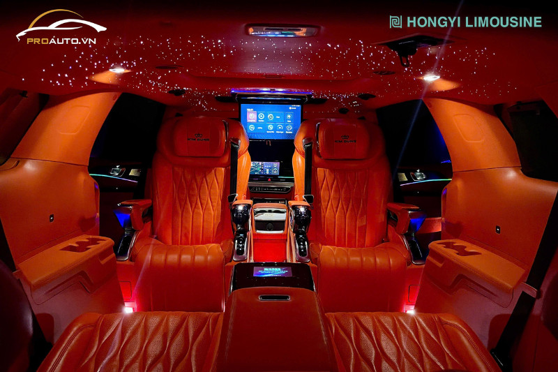Không gian rộng rãi và thoải mái bên trong xe Limousine độ