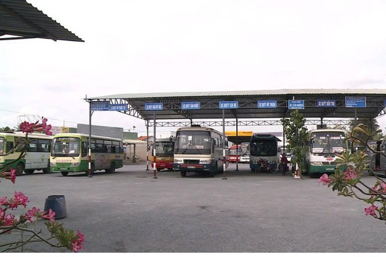 Khu vực đậu xe rộng rãi tại Bến xe Tiền Giang