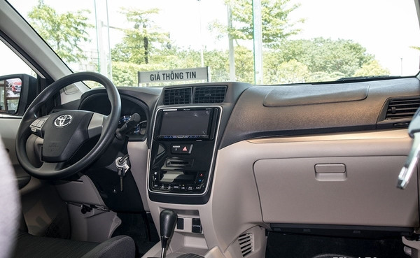 Khu vực điều khiển trung tâm trên xe Toyota Avanza