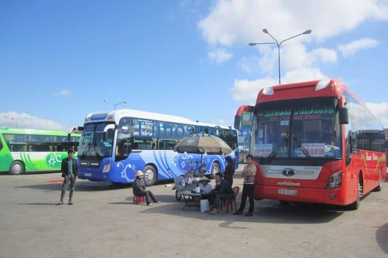 Khu vực đỗ xe khách tại Bến xe Vĩnh Yên sẵn sàng phục vụ hành khách