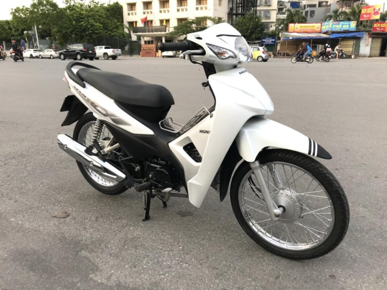 Kiểm tra kỹ lưỡng động cơ và phanh của xe máy trước khi thuê tại quận Liên Chiểu