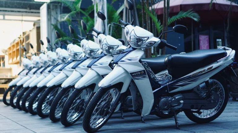 Kiểm tra lốp xe máy cẩn thận trước khi bắt đầu hành trình [keyword]