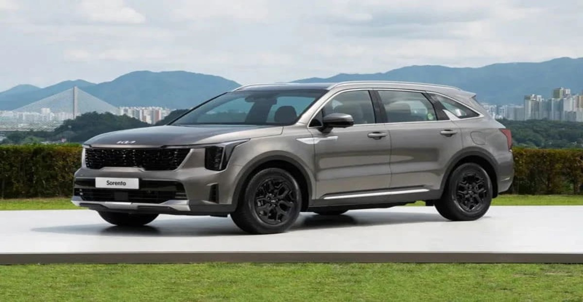 Kiểu dáng thể thao của xe SUV KIA Sorento 7 chỗ màu ghi