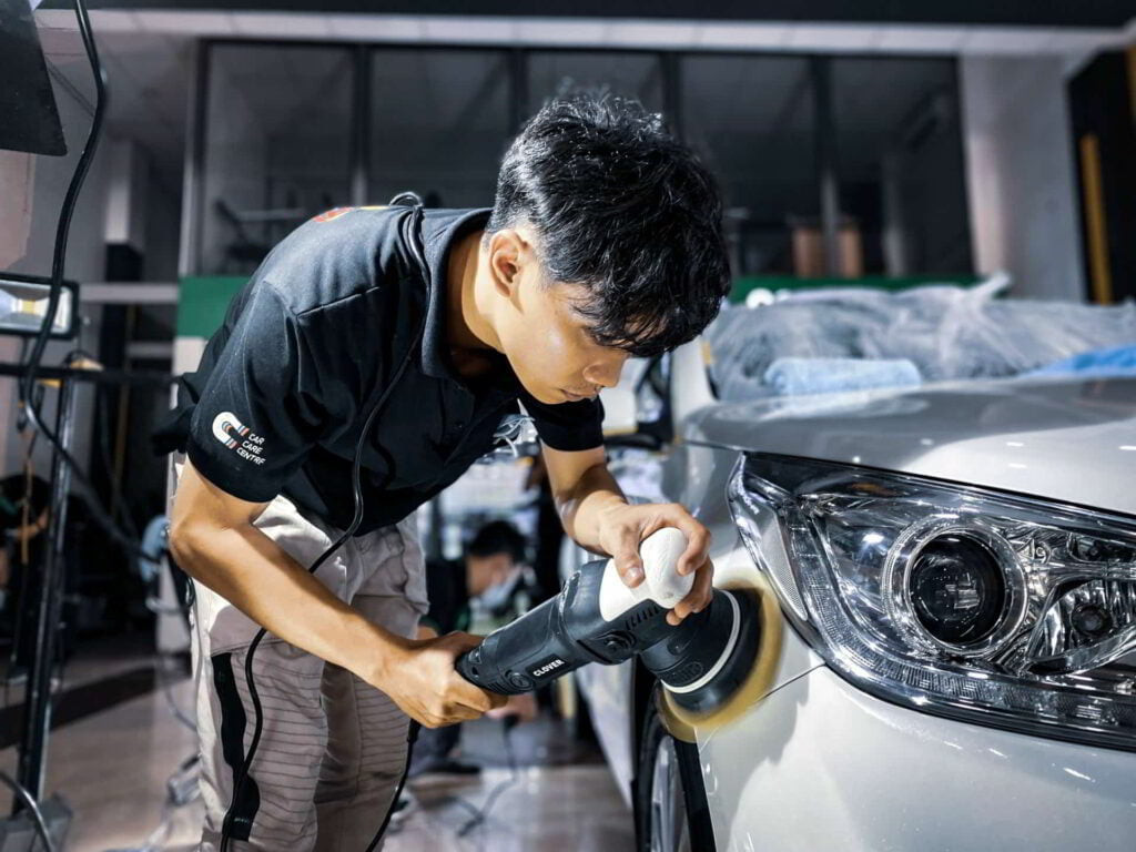 Kỹ thuật đánh bóng loại bỏ lớp phủ ceramic trên xe
