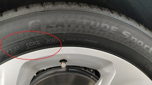 mã số DOT và thông tin nhà sản xuất trên lốp xe ô tô