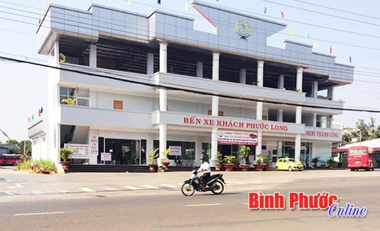 Mặt tiền bến xe Phước Long, trung tâm giao thông quan trọng Đông Nam Bộ