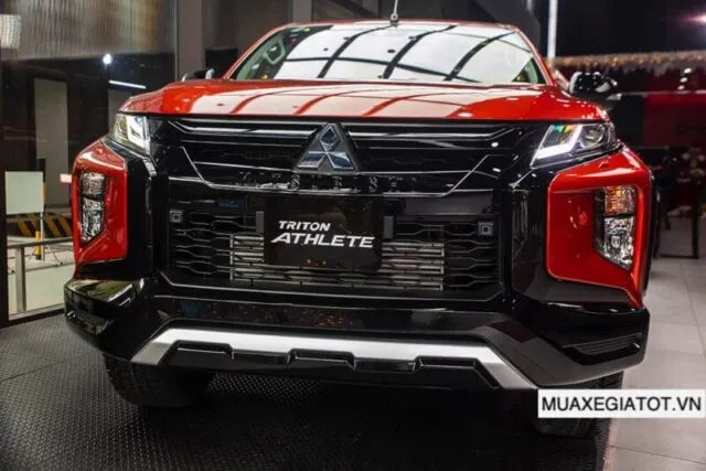 Mặt trước mạnh mẽ của xe bán tải Mitsubishi Triton 2023 với thiết kế Dynamic Shield