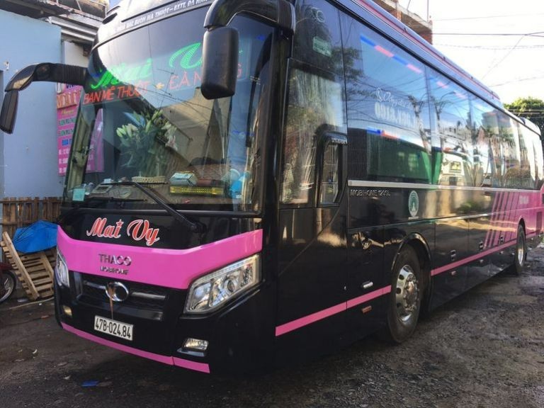 Màu sắc nổi bật của xe khách Mai Vy trên tuyến Đà Nẵng - Pleiku