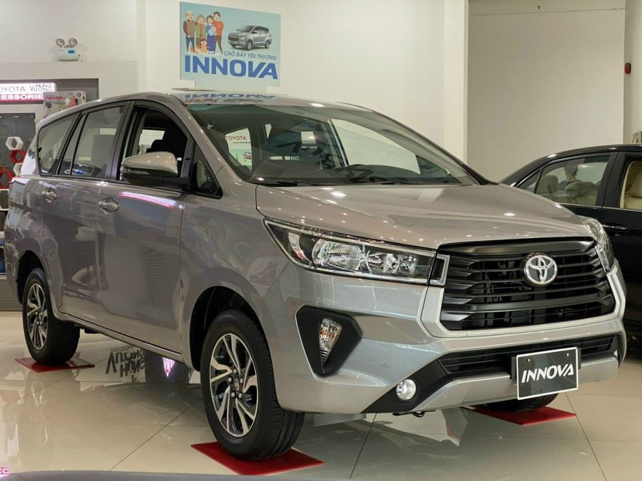 Mẫu xe Toyota Innova màu bạc