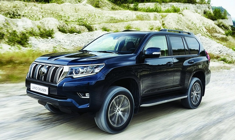 Mẫu xe Toyota Land Cruiser Prado màu đen, lựa chọn phù hợp cho người tuổi Ất Mão mệnh Thủy