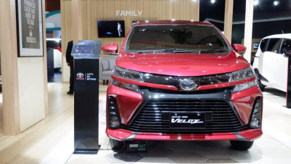 Mẫu xe Toyota Veloz Cross CVT màu trắng ngọc trai tinh tế