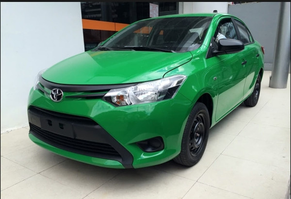 Mẫu xe Toyota Vios màu xanh lá cây TRD Sportivo