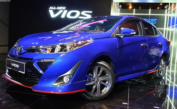 Mẫu xe Toyota Vios màu xanh nước biển