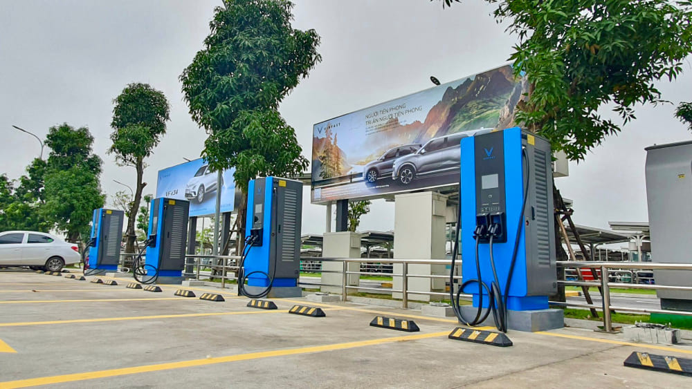 Mô hình hợp tác xây dựng trạm sạc VinFast tại các địa điểm công cộng