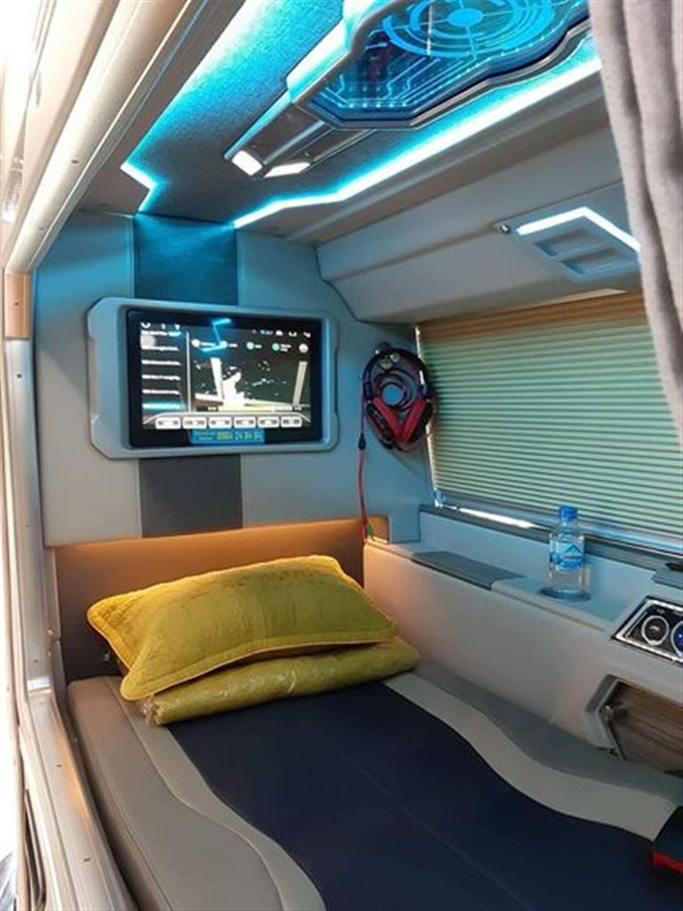 Mỗi khách hàng sẽ có một cabin riêng để nghỉ ngơi, thư giãn. Tại đó có đầy đủ trang thiết bị tiện nghi đáp ứng nhu cầu khách hàng ở mức cao nhất.
