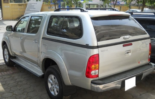 Nắp thùng cao màu trắng cùng màu xe Toyota Hilux
