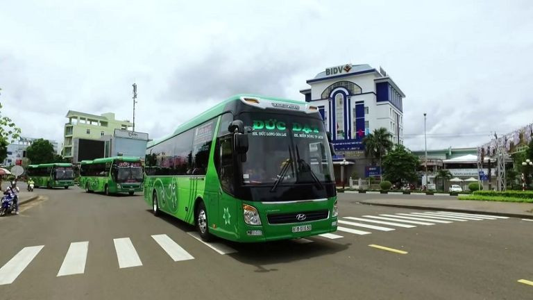 Ngoại hình hiện đại và nội thất sang trọng của nhà xe Đức Đạt