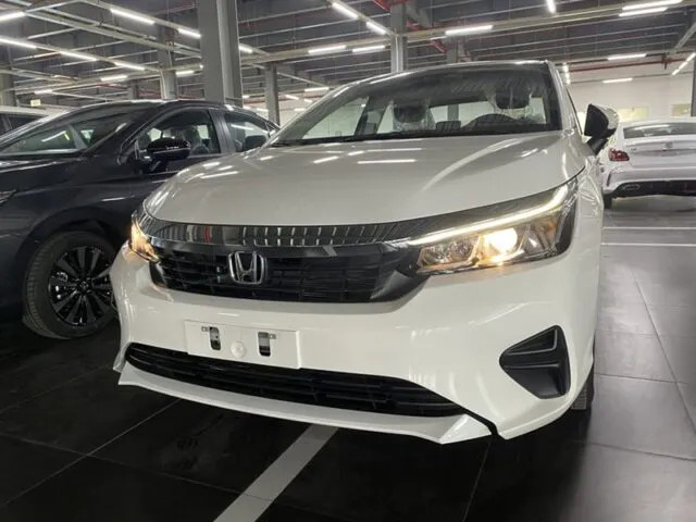 Ngoại hình Honda City G 2025 với đèn định vị LED