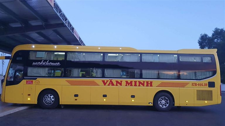 Nhà xe Văn Minh có phong cách làm việc chỉn chu, khoa học. Hãng cam kết xuất phát đúng giờ, không bắt khách dọc đường và chở quá số lượng quy định. 