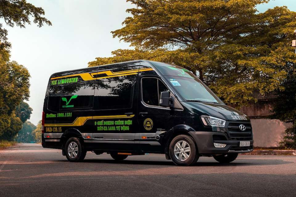 Nhân viên và tài xế phục vụ chuyên nghiệp tại Nhà xe Vie Limousine