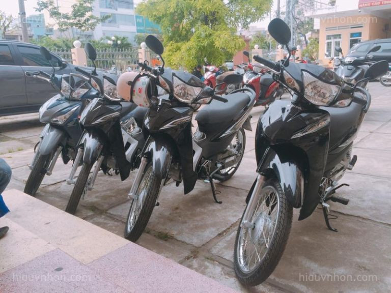 Nhiều mẫu xe máy khác nhau tại một cửa hàng cho thuê ở Đắk Nông