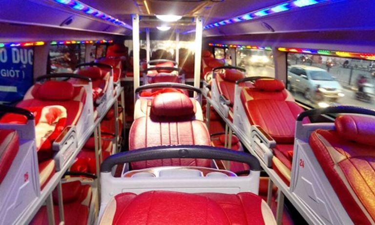 Nội thất giường nằm hiện đại của xe khách Việt Hưng Nghệ An Hải Dương