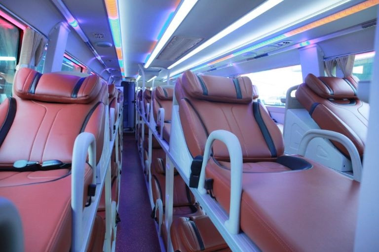 Nội thất giường nằm tiện nghi trên xe khách Hey Travel đi Hội An từ Hà Nội
