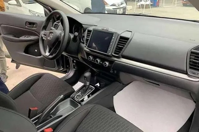 Nội thất Honda City G 2025 với màn hình trung tâm