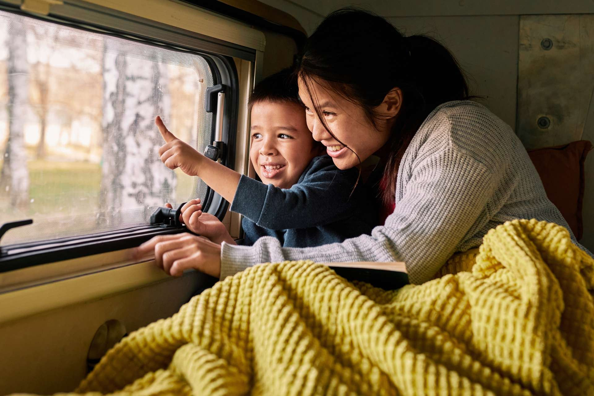 Nội thất sang trọng bên trong xe khách Limousine Cabin 22 phòng tuyến Sài Gòn Đà Nẵng với không gian riêng tư