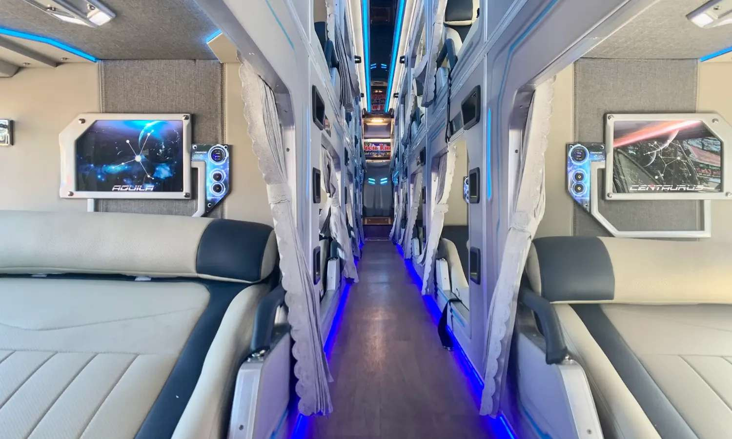 Nội thất sang trọng bên trong xe Limousine giường nằm tuyến Bảo Lộc - Thủ Dầu Một