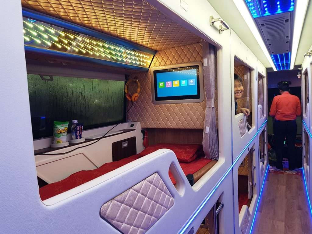 Nội thất sang trọng của xe Limousine giường nằm 34 chỗ Nhà xe Phúc Yên trên tuyến Sài Gòn - Phú Yên
