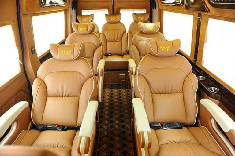 Nội thất sang trọng của xe Limousine Nhà xe Hoa Mai