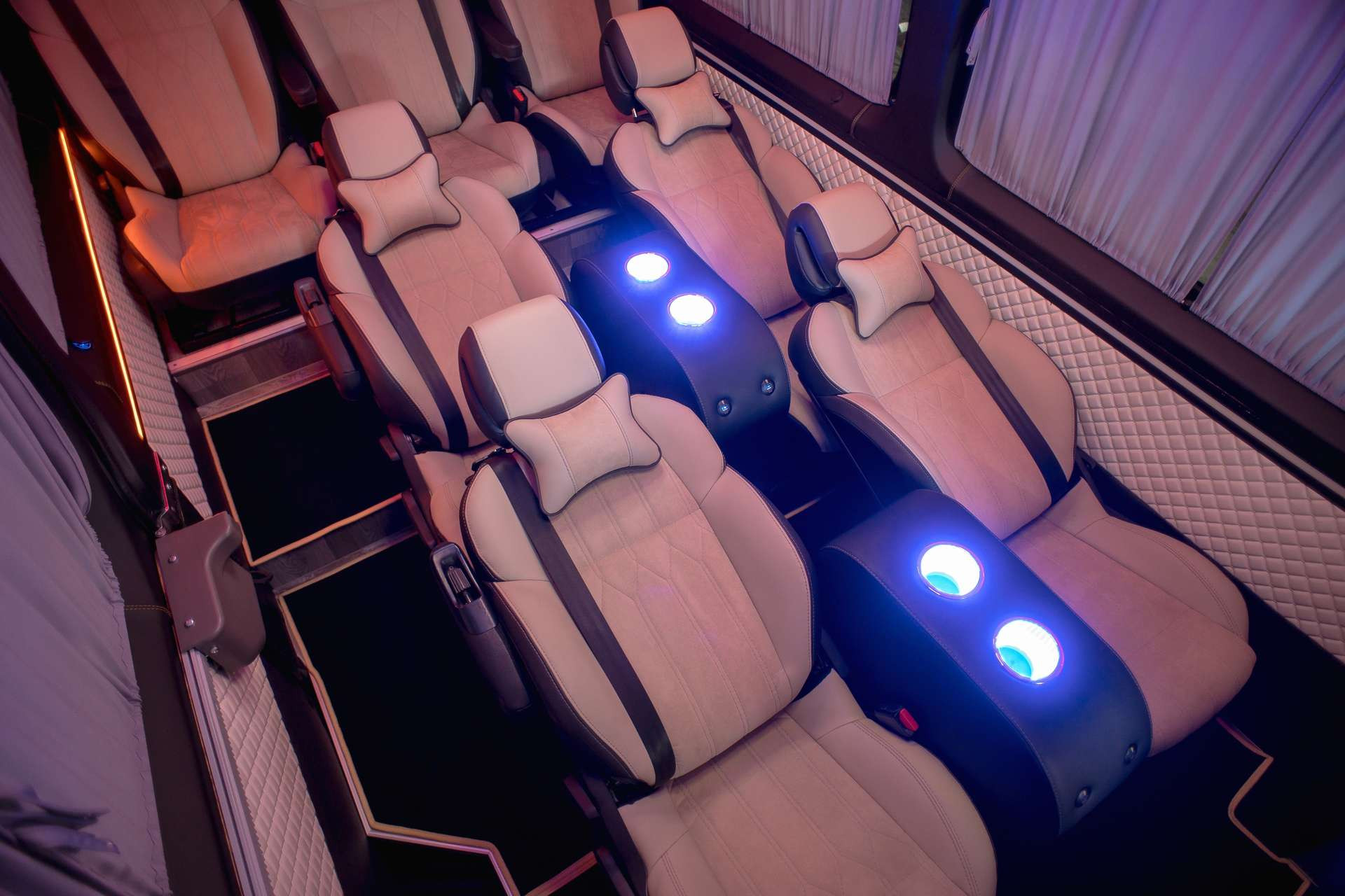 Nội thất sang trọng và tiện nghi của xe Limousine trên tuyến Việt Trì đi Hà Nội